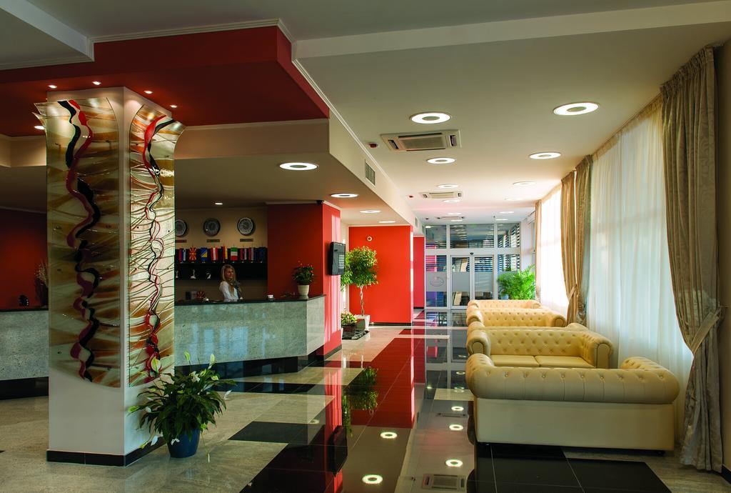 Tcc Grand Plaza Hotel Skopje Buitenkant foto
