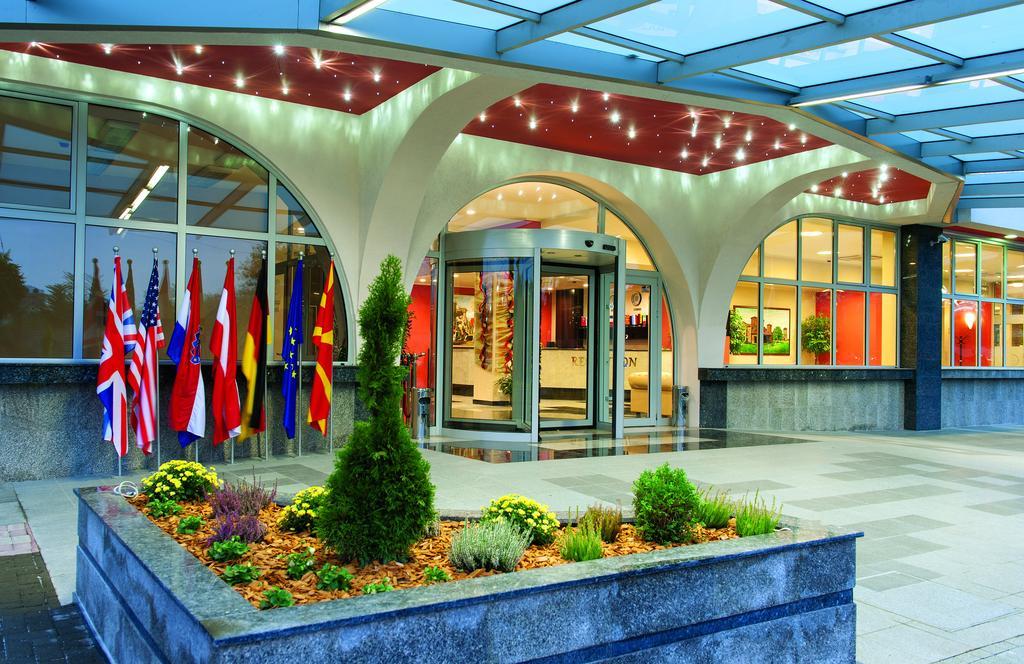 Tcc Grand Plaza Hotel Skopje Buitenkant foto