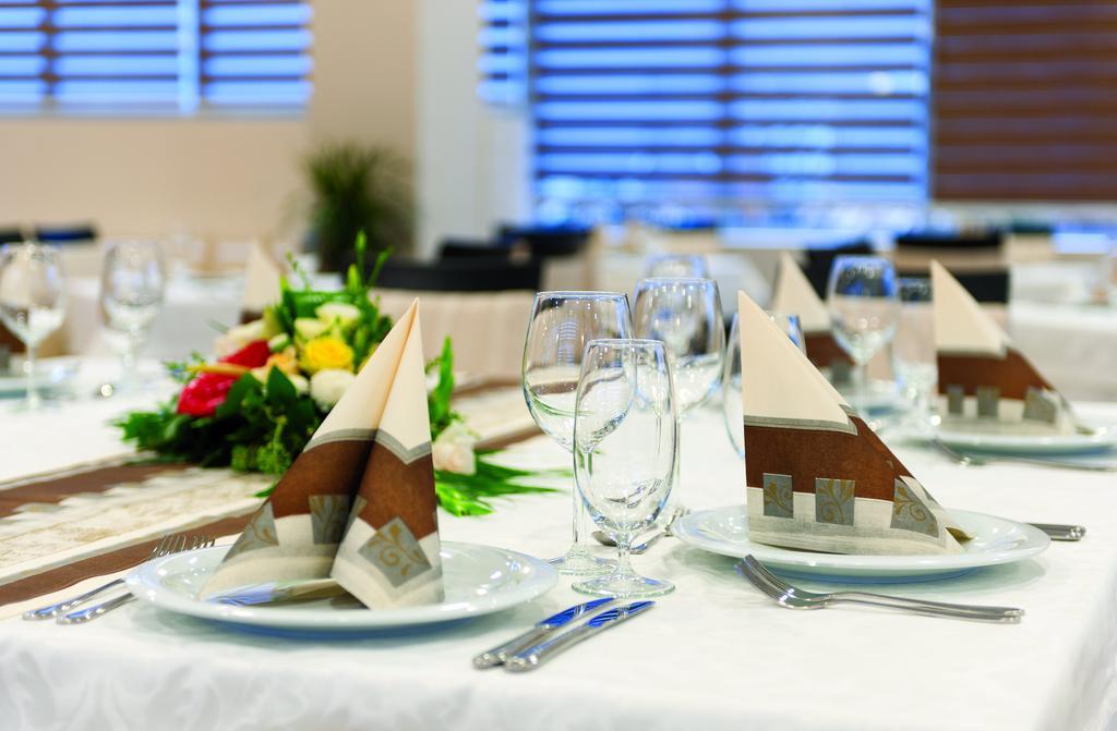 Tcc Grand Plaza Hotel Skopje Buitenkant foto