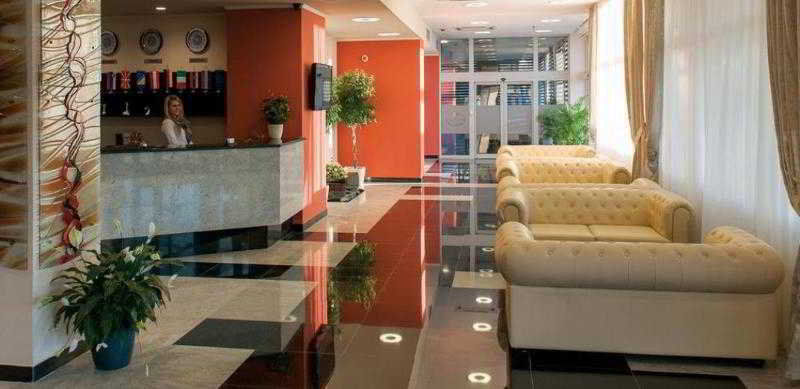 Tcc Grand Plaza Hotel Skopje Buitenkant foto