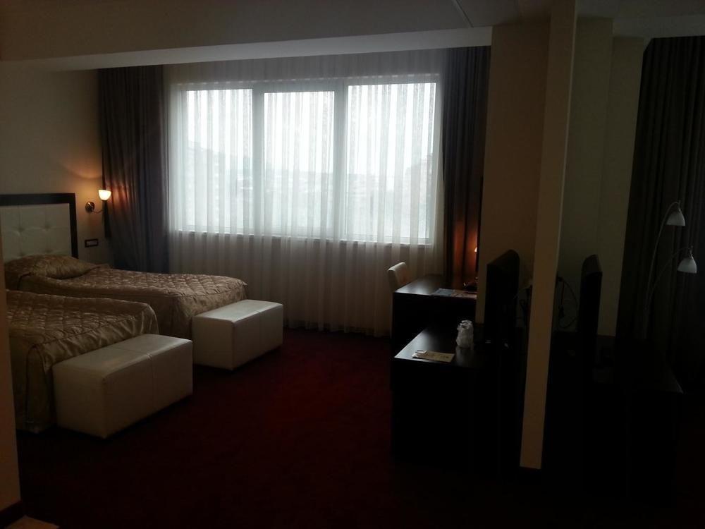 Tcc Grand Plaza Hotel Skopje Buitenkant foto