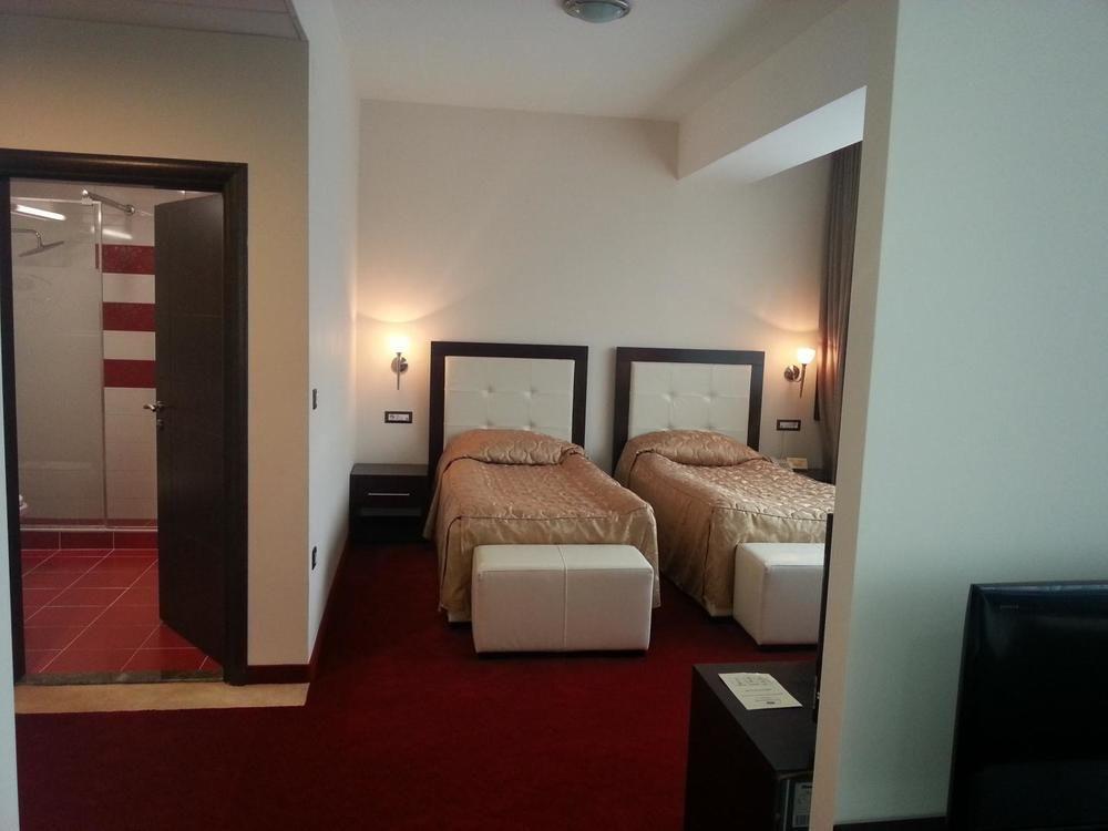Tcc Grand Plaza Hotel Skopje Buitenkant foto