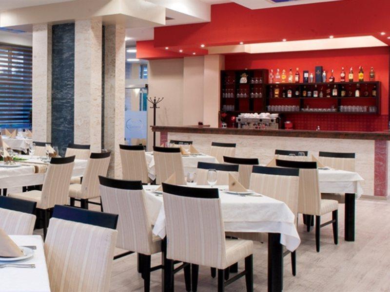 Tcc Grand Plaza Hotel Skopje Buitenkant foto