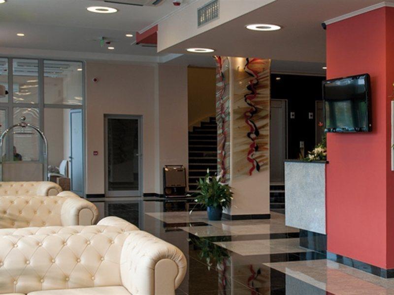 Tcc Grand Plaza Hotel Skopje Buitenkant foto