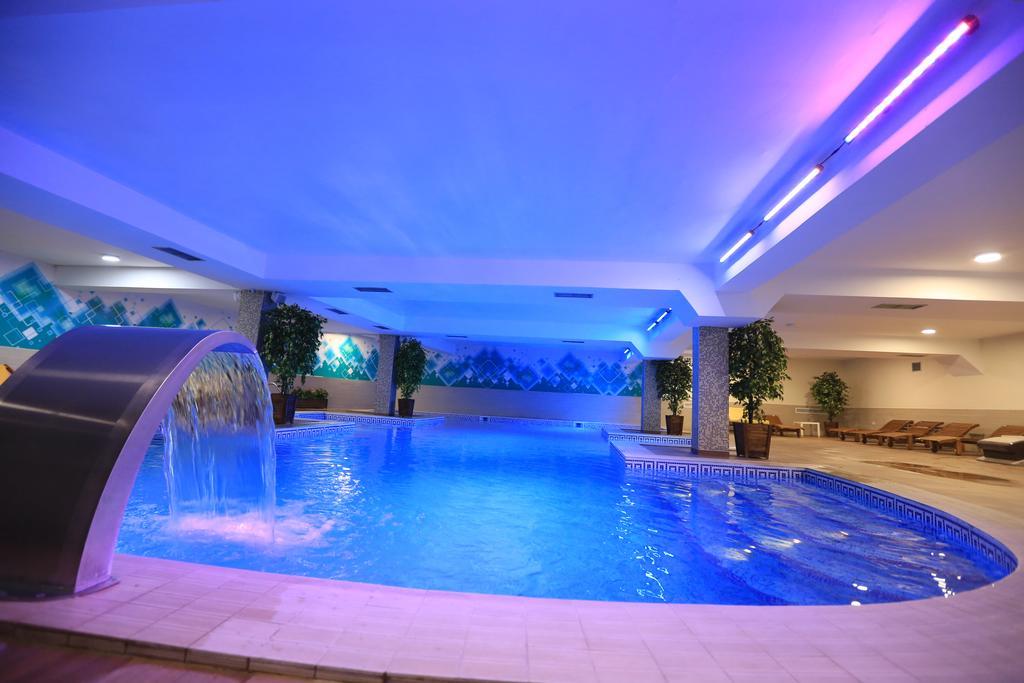 Tcc Grand Plaza Hotel Skopje Buitenkant foto