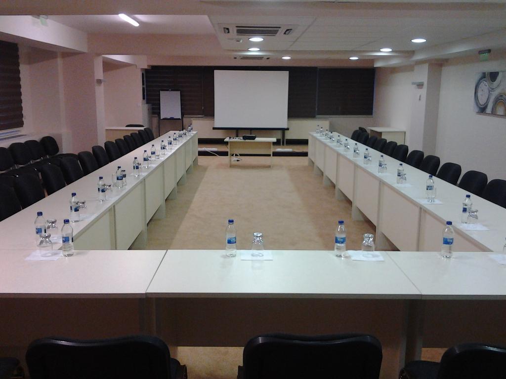 Tcc Grand Plaza Hotel Skopje Buitenkant foto