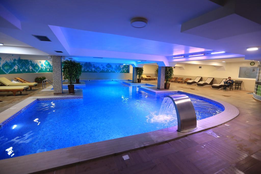 Tcc Grand Plaza Hotel Skopje Buitenkant foto