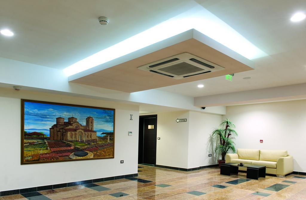 Tcc Grand Plaza Hotel Skopje Buitenkant foto