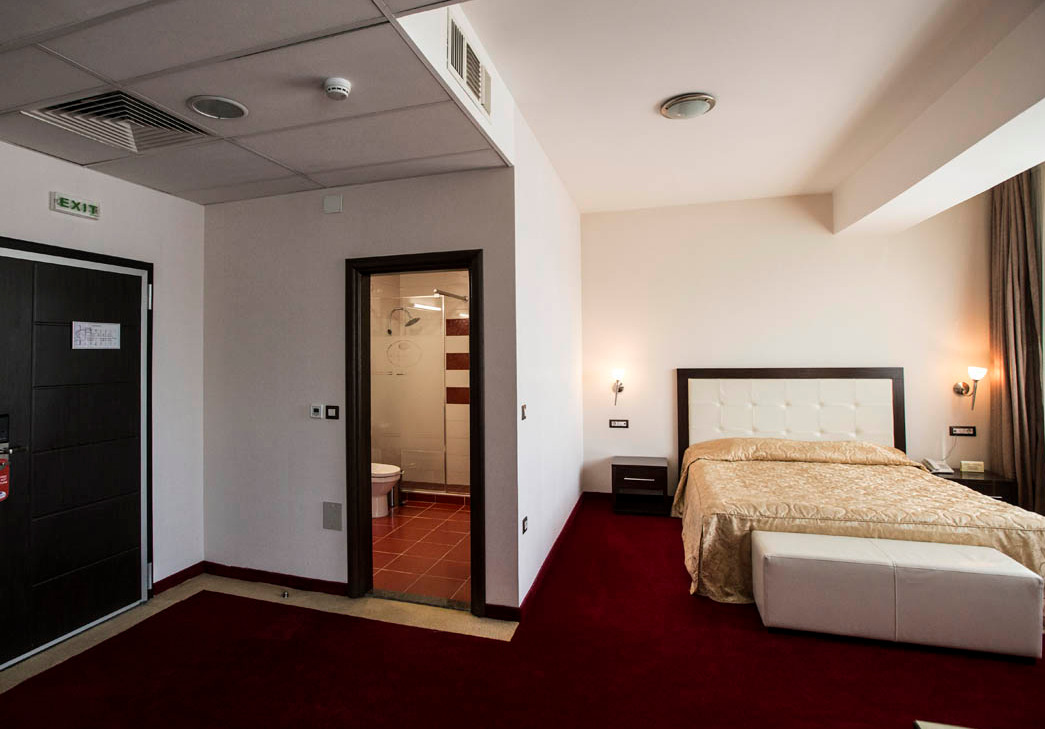 Tcc Grand Plaza Hotel Skopje Buitenkant foto